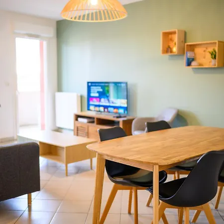 Le Capeyron - Parking - Wifi - Aeroport Apartment Mérignac