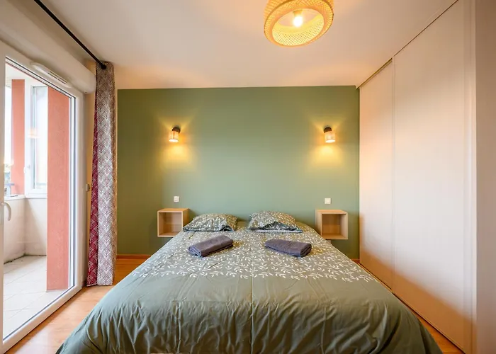 Le Capeyron - Parking - Wifi - Aeroport Apartment