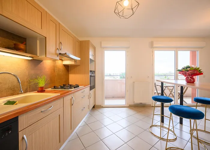 Le Capeyron - Parking - Wifi - Aeroport Apartment